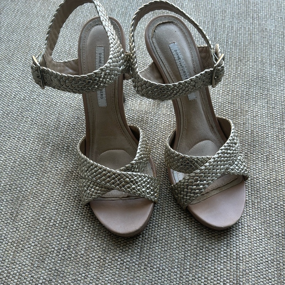 Diane von furstenberg size 9 high heeled sandals